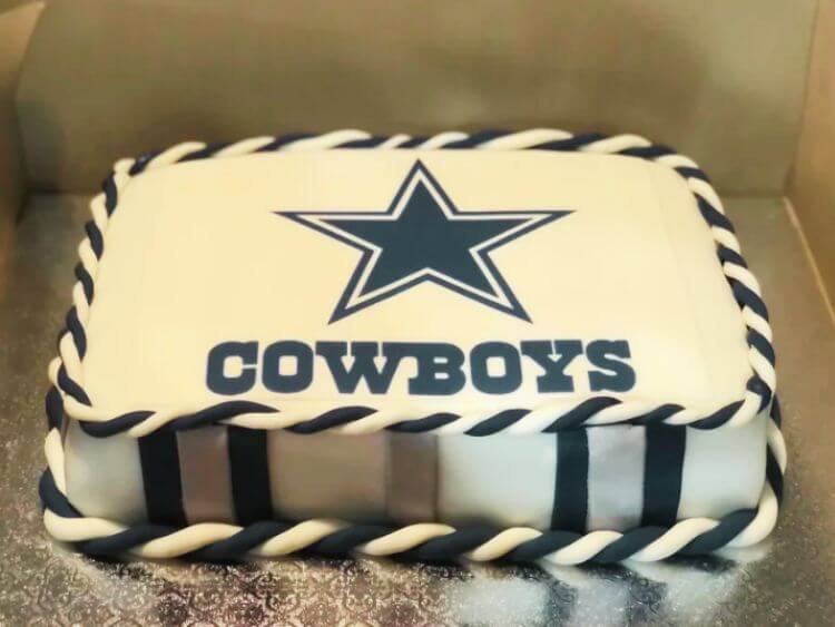 The image shows a Dallas Cowboys cake.