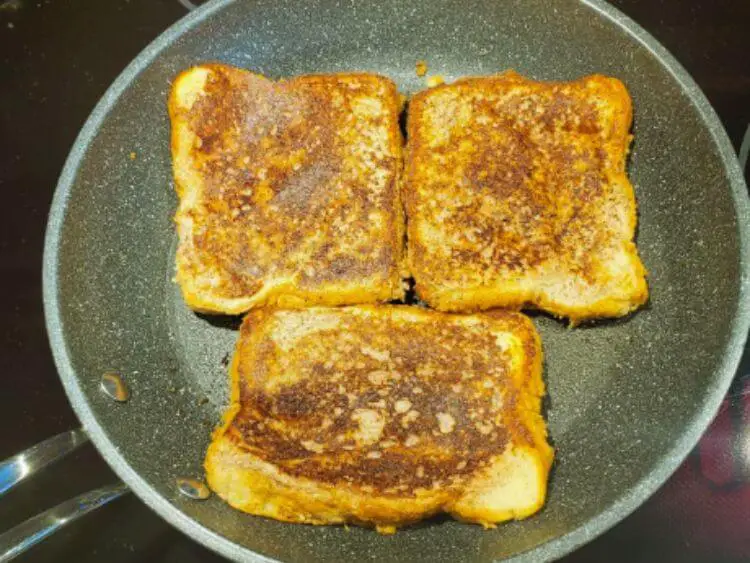 This is a recipe for high-protein French toast that is perfect for a healthy breakfast or snack.